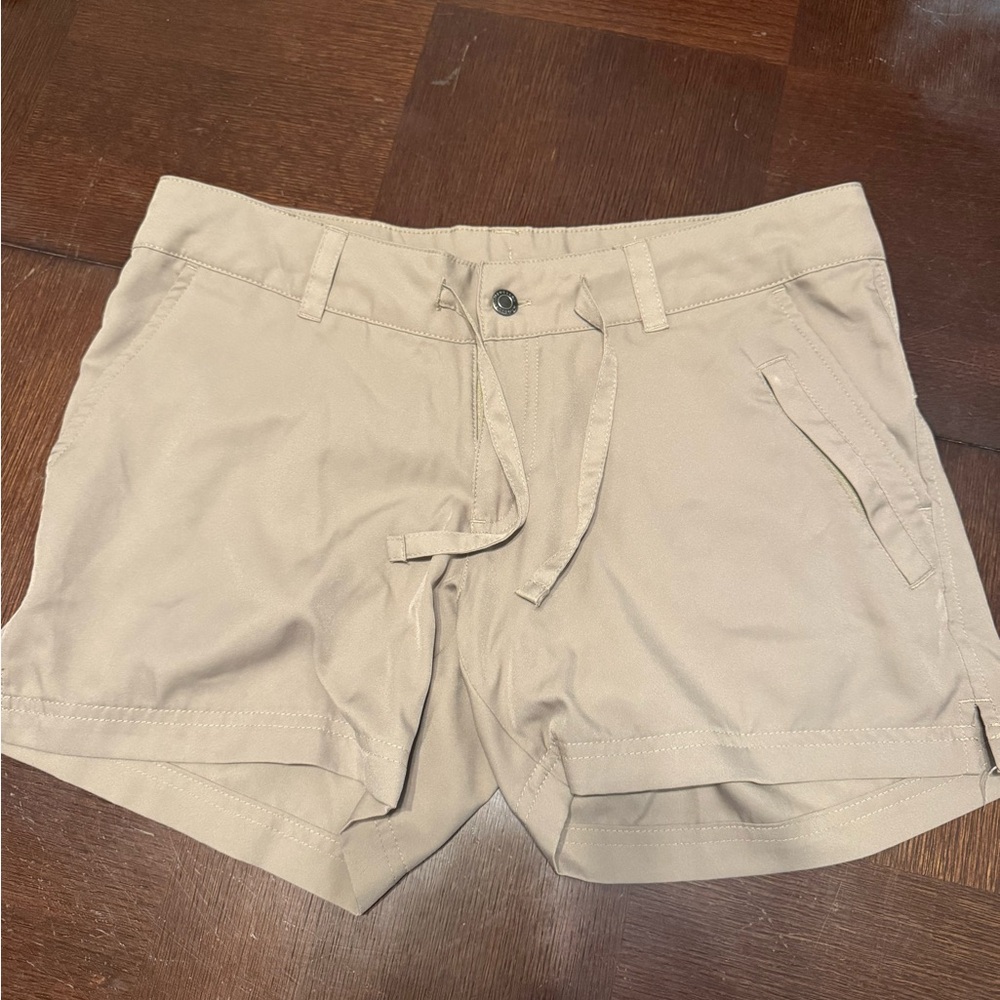 Magellan Outdoors Women's Beige Cargo Shorts